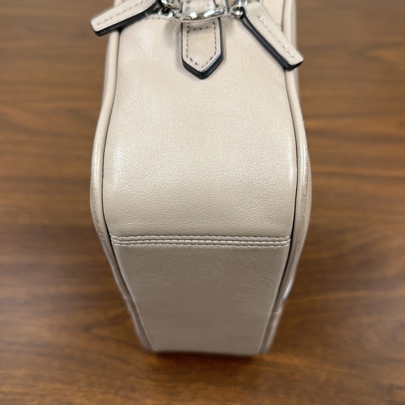 Leatherology Meadow Double Zip Hand Painted Monogrammed “MAH” Camera Bag - Picture 6 of 16